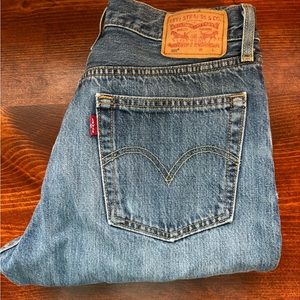 Levi’s 501 button fly jeans. Size 27x32
